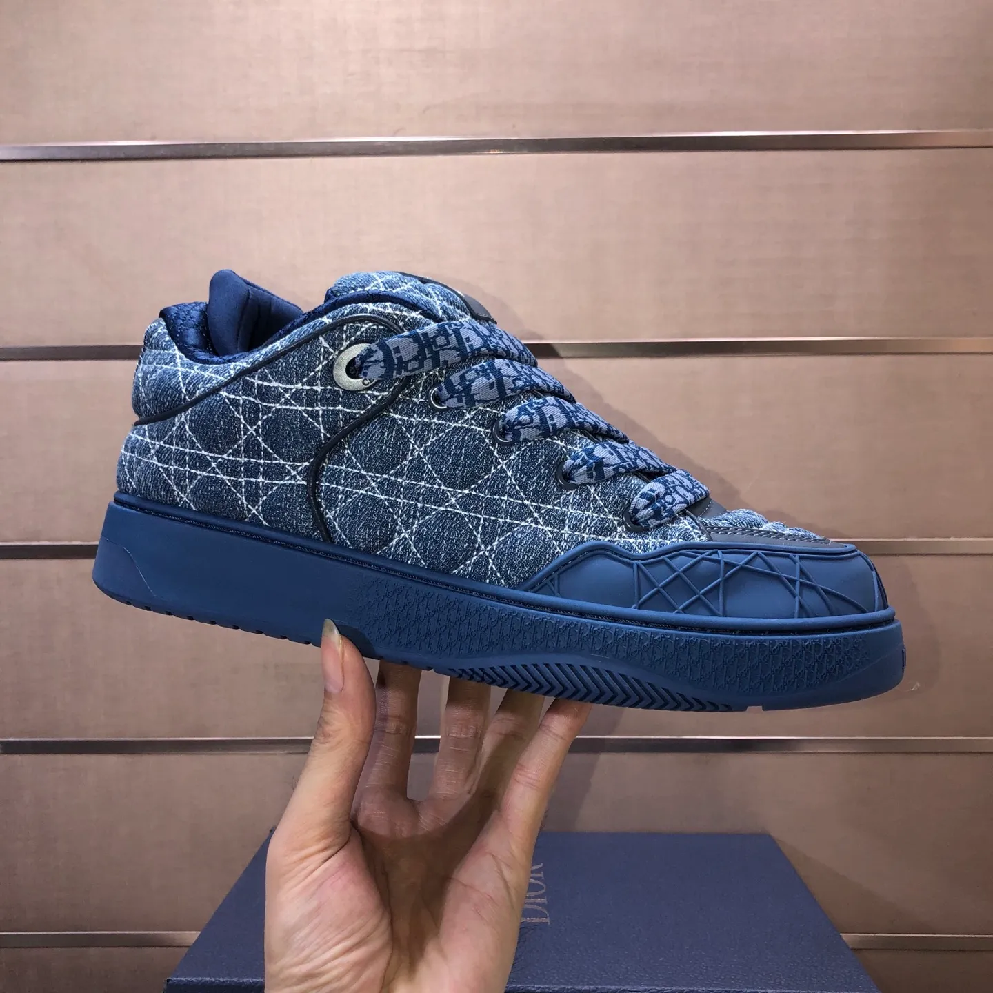 Ex-factory price: 800💶 (top original order) Brand: Dior (Dior) Standard code: Men's size 39-44 (45 customized) Grade: Same as the official website Material: Top original cowhide stitched together Original wear-resistant and lightweight outsole Style category: Fashionable casual shoes Distinguished luxury brand elements top luxury Color: Color of the actual picture